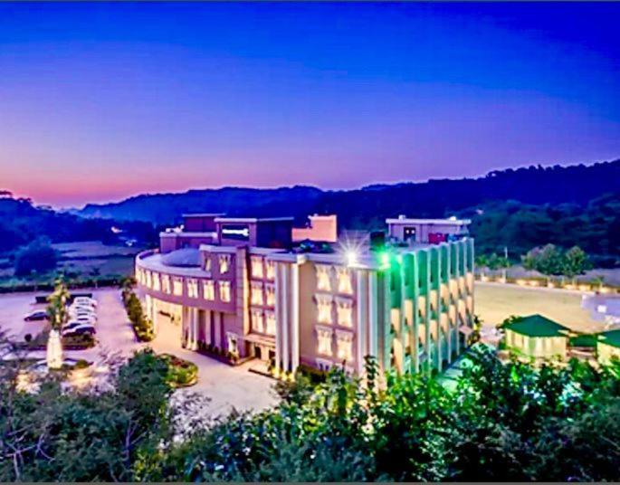 Golden Tulip Chandigarh, Panchkula Eksteriør billede